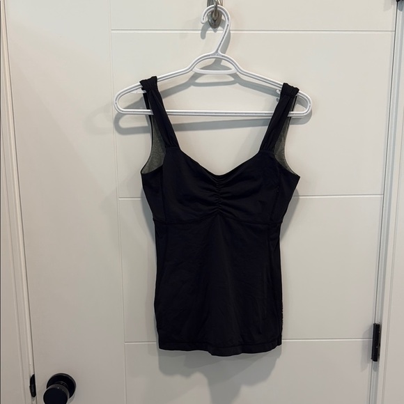 🏴 Lululemon Black Women's Top with built in bra size 6 - Picture 1 of 8